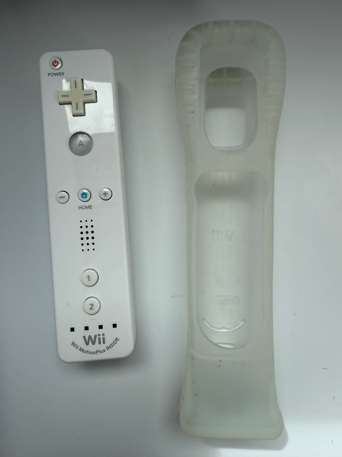 Nintendo Wii Remote (WiiMote) met Wii MotionPlus – Wit + Beschermhoes
